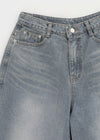 Tragende Ballonweite Jeanshose