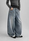 Tragende Ballonweite Jeanshose