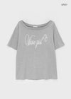 Lukua Lettering One-Shoulder Short Sleeve Tee